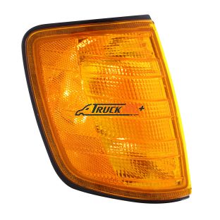 A06-17139-000 Turn Signal Light For 1990-2007 Freightliner FLD - Passenger - United Pacific 32354